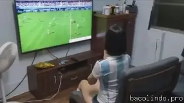 Asyik Main Ponsel Malah Digarap Kasar Pasangan poster
