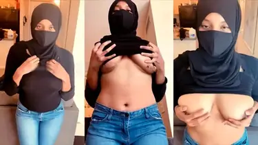 Bokep Jilbab Hitam Pamer Lekuk Tubuh Seksi poster