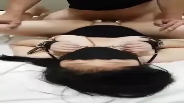Gadis Pasrah Bermain Ranjang Tutup Mata Gairah poster