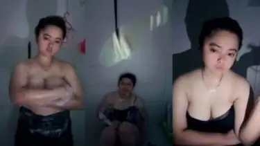 Host Malay Cantik Mandi Sambil Spill Puting Live poster