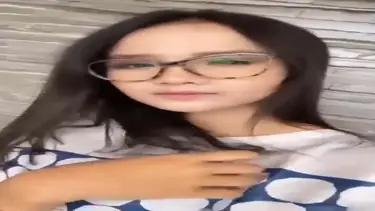 Kelakuan Binal Gadis Manis Sendirian Di Rumah poster